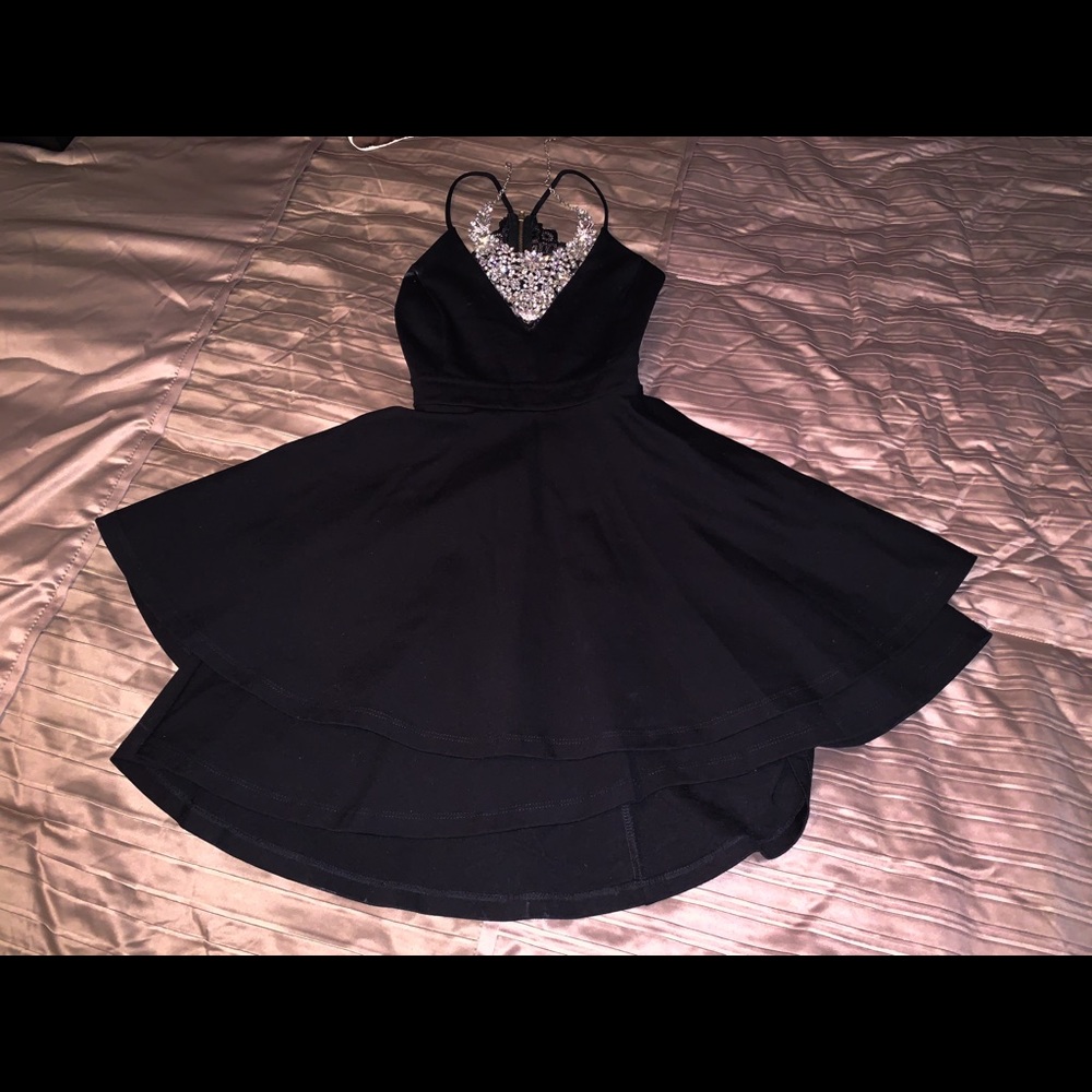 Dresses - Picture 6 of 7
